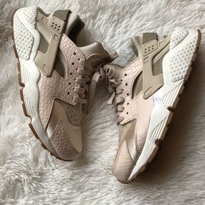Nike Hurache Women’s Sz8